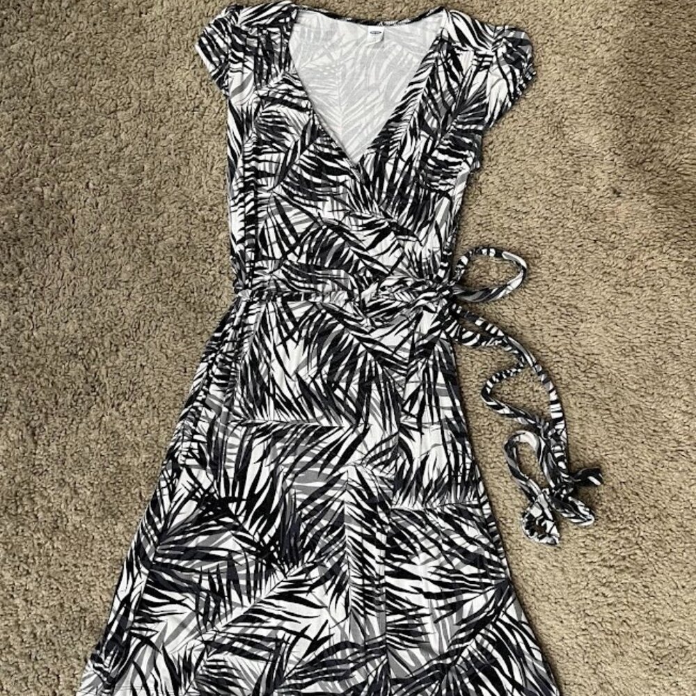 Old Navy Black White Palm Leaf Wrap Dress XS Petite Jersey Cap Sleeve